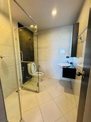 a bathroom with a shower and a toilet and a sink at The private Paradise Two-bedroom condo Only women, shared accommodation in North Pattaya