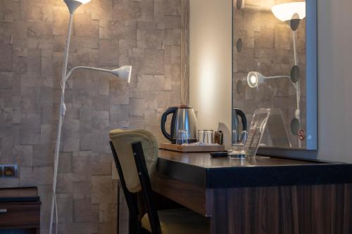 a desk with two lamps and a mirror at Hotel Atabay in Istanbul