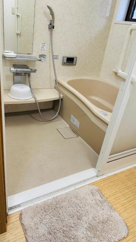 a bathroom with a sink and a bath tub at サンハウス 2 in Osaka
