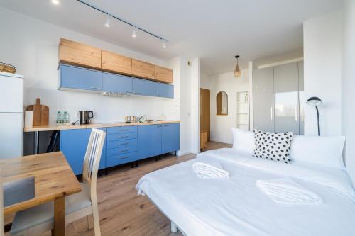 Posnania City Comfort Apartment by BookingHost