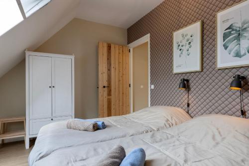a bedroom with two beds in a attic at Hoeve Koning Willem III in Frederiksoord