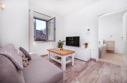 BRAND NEW lovely apartment Bella