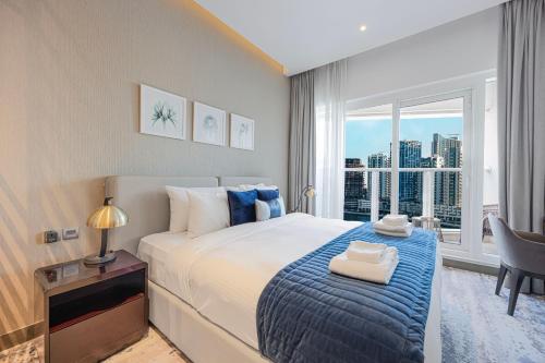 Brand New Modern Studio With Balcony Up To 4 Person In Business Bay Excellent Pool Available