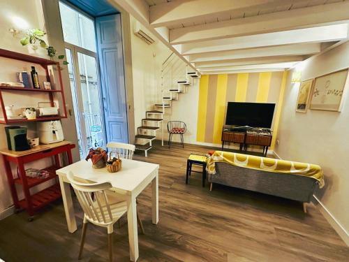 Art-Filled Loft 289 Via Toledo Heart of Naples and Plebiscito