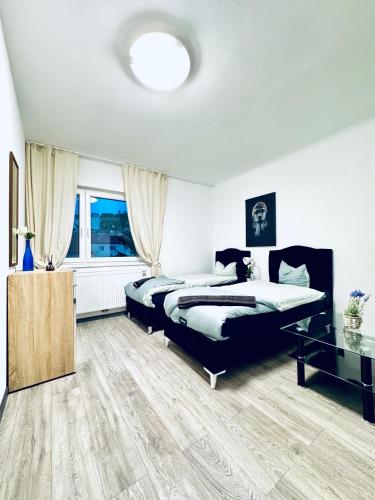 2-Bedroom Apartment with 1 Living Room Steps from Central Area