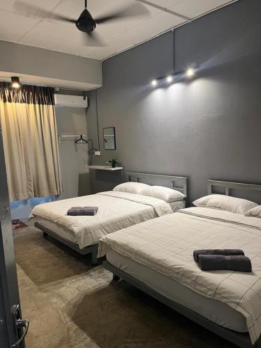 a room with three beds in a room at Roomah Ipoh En-suite attached-Bath R2 in Ipoh