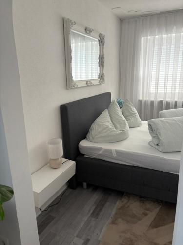 a small bedroom with two beds and a window at Appartementshaus Vlora 1 Einheit 2 in Bad Füssing