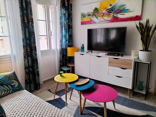 Près des Thermes de Bagnères de Bigorre, loft 3 étoiles, coloré et ensoleillé