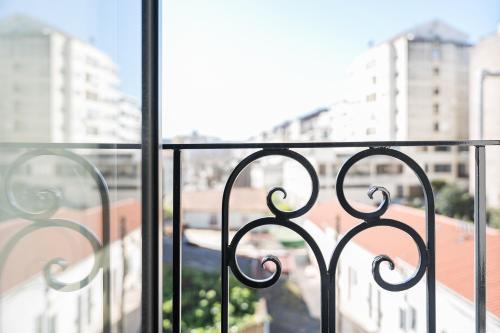 Sunny & Stylish 2BR Flat - Brand New in Porto
