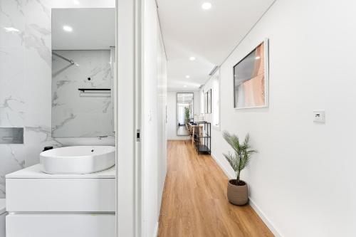 Sunny & Stylish 2BR Flat - Brand New in Porto