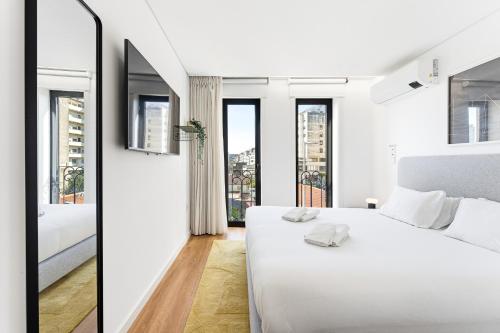 Sunny & Stylish 2BR Flat - Brand New in Porto