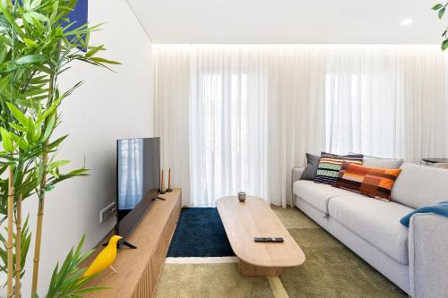 Sunny & Stylish 2BR Flat - Brand New in Porto