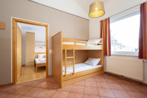 a room with bunk beds and a mirror at Apartmentdorf Flößerstube in Grossraming