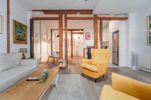 Bright and Cozy 2BD 2BT GranVia