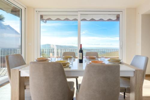 a dining room with a table and chairs and a window at Hostdomus - Residenza La Vigna in Dogliani