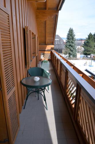 a balcony with a table and a bench on it at Appartements Mantinger in Mauterndorf