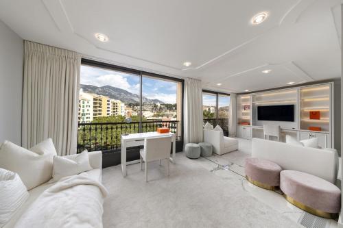 Luxury Penthouse with Panoramic Sea