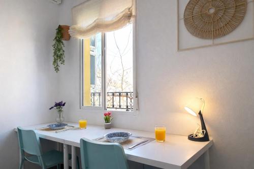 Rooms Cruz Roja Centro Sevilla Habitaciones con llave para 1 o 2 personas Terraza y Solarium Parejas Tele Trabajo