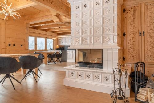 a large living room with a fireplace and a kitchen at WHY NOT Myśliwska Exclusive Residence z basenem in Kościelisko