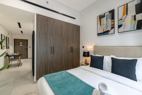 Airstay - Cozy Studio with Rooftop Pool - JVC - Monthly Offer Available!