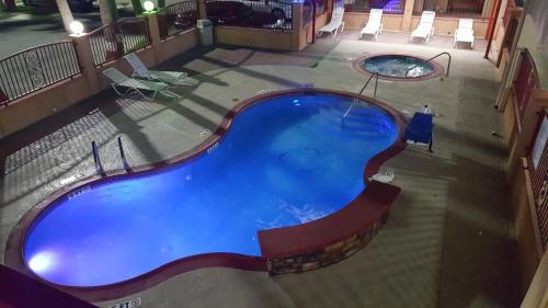 Bazén v ubytování Texas Inn Alamo nebo v jeho okolí