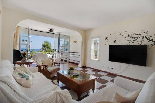 Adosada con jardín y piscina con acceso al mar - DOÑA LOLA