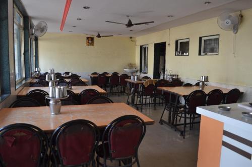 Gallery image of Hotel Sai Vishwa in Shirdi