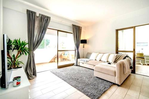 Bright & Relaxing Retreat near Vilamoura Marina