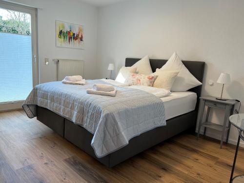 a bedroom with a bed with two towels on it at Ferienhaus Wacholderbeere in Winsen