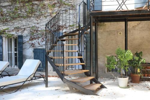a wooden staircase in front of a building at Domaine Notre Dame des Anges in Lurs