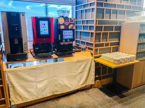 a room with two video game machines on a counter at LiVEMAX Sakishima Cosmo Tower Hotel in Osaka