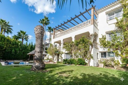 Andalusian Sun Villa with Private Pool & BBQ - EaW Homes