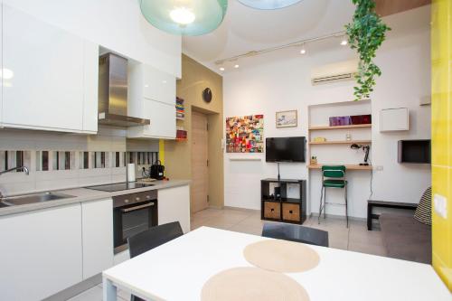 Loreto Cozy Apartment - Central Station by InnStay