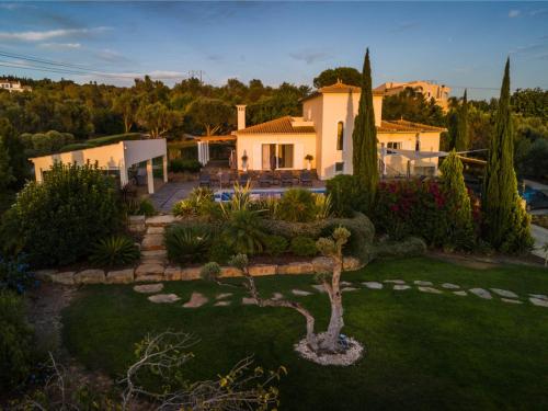 Casa Rosa: Exclusive Hilltop Estate with Heated Pool & Sea Views