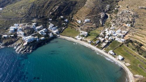 an aerial view of a beach and the ocean at Notte di Mare by Tinosstay in Kardhianí