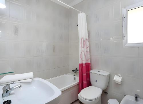 Chalet con piscina aceptamos solo familias con piscina privada y Jardin