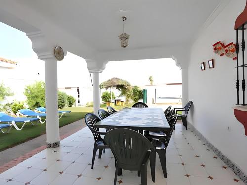 Chalet con piscina aceptamos solo familias con piscina privada y Jardin