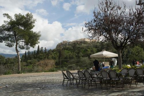 Prime Location Near Acropolis, Private Sunny Patio
