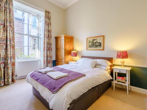 a bedroom with a large bed and a window at 3 Bed in Edinburgh oc-79008 in Edinburgh