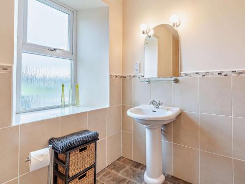 a bathroom with a sink and a mirror at 2 Bed in Brechin oc-ca300 in Edzell