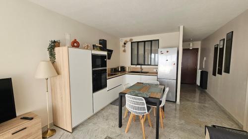 Le Syracuse - T2 - balcon vue mer - piscine - Parking