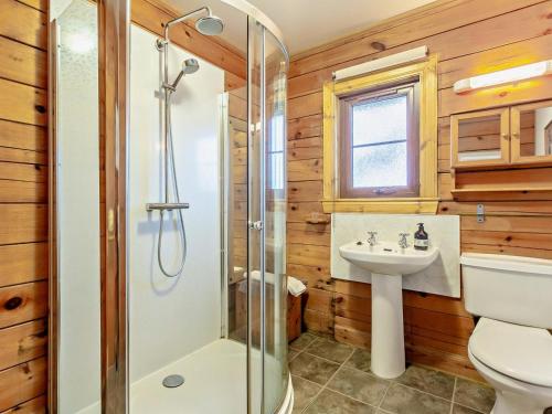 a bathroom with a shower and a toilet and a sink at 3 Bed in Fort William oc-95783 in Torlundy
