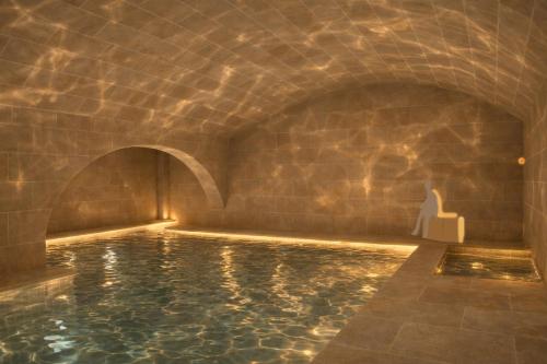 LLONGA'S Born Suites & Spa