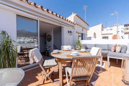 Casa Lavanda - Holiday Home with Sea Views, Private Terrace & Pool