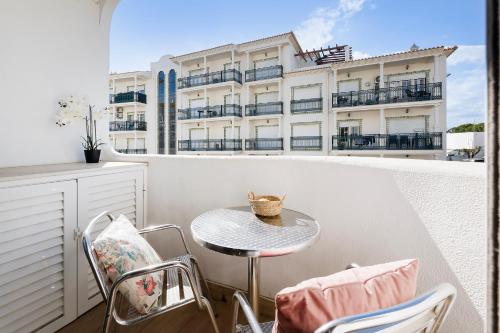 Central Condo-Pool with AC and garden by Algarve Dream Holidays