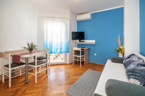 Blue Sky Apartment