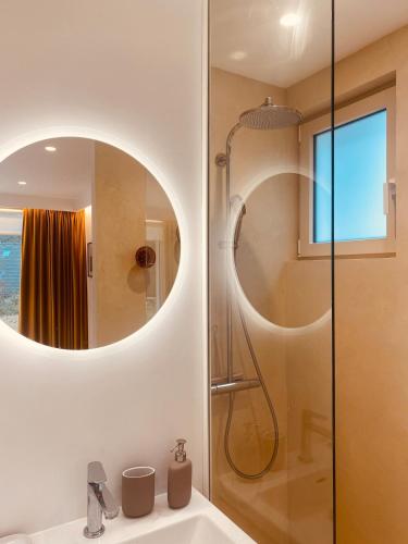 a bathroom with a sink and a shower at Villa la Hune- Proche Golfs & Plage in Neufchâtel-Hardelot