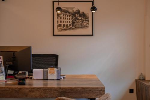 an office with a desk with a picture on the wall at Hotel Atlanta in Valkenburg