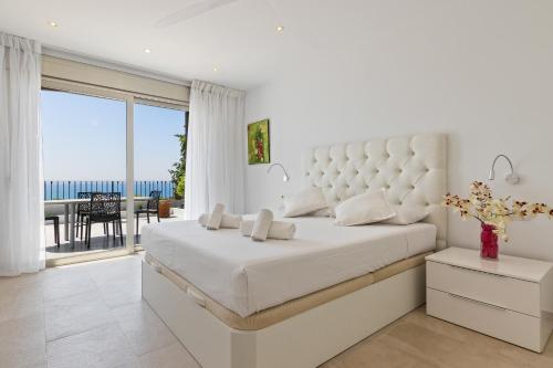 Casa Violeta - Sea View, Terrace & Parking