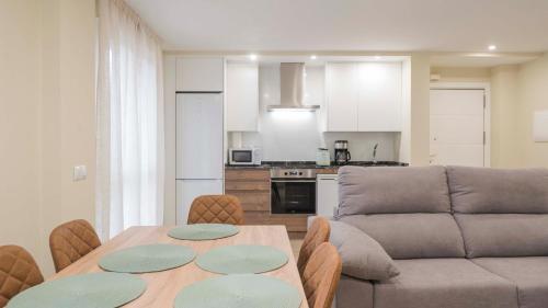 Apartamentos San Juan de los Reyes by Toledo AP